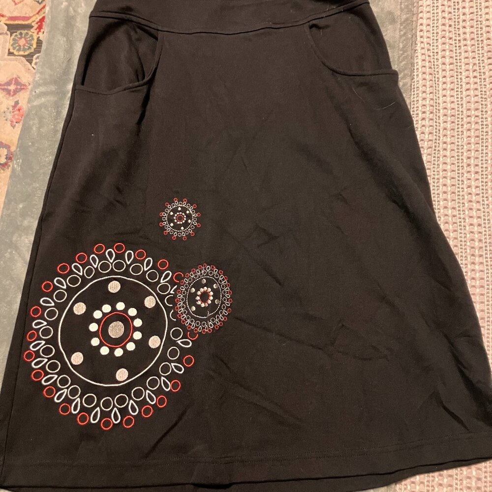 Hanna Andersson Women's Black Knee Length Skirt Embroidered Applique NWT pockets
